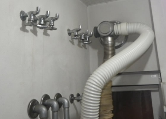 脱衣室配管隠蔽工事 リフォーム施工前