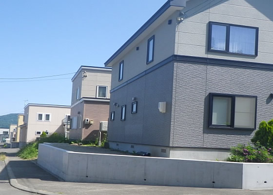 コンクリート擁壁（パネコート）※コンクリートの劣化を抑える劣化予防材を施しております。　リフォーム施工後