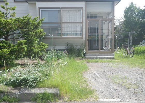 駐車場の空間を広く使用するのに片持ちカーポート　リフォーム施工前