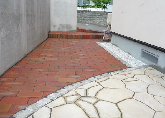 通路工事(ＢＣレンガとティーナの混合)　リフォーム施工後